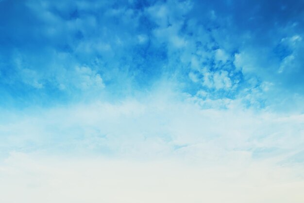 Foto céu de verão e nuvens fundo ao ar livre da natureza