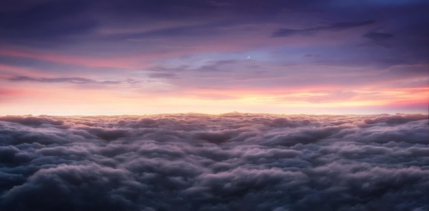 Céu dramático do nascer do sol acima de nuvens fofas no início da manhã da vista aérea do drone