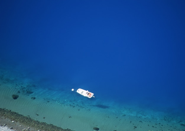 Céu e mar azul aqua