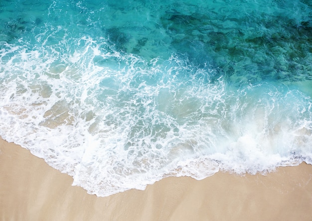 Céu e mar azul aqua