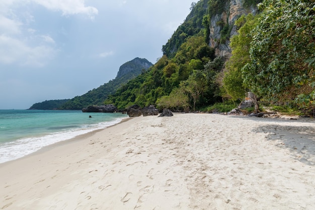 céu e marparaíso tropicalAngthong National Marine Park Koh Samui Suratthani Tailândia