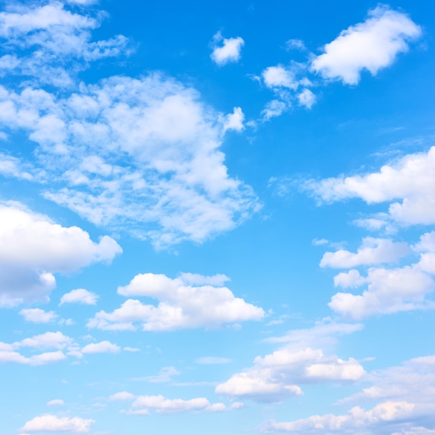 Céu e nuvens podem ser usados como plano de fundo. Cloudscape