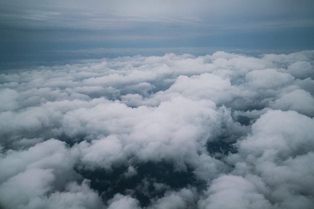 Céu e nuvens, vistos de avião