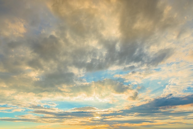 Céu e nuvens