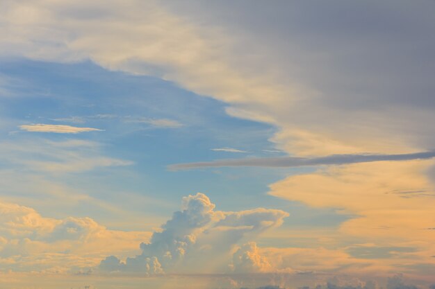 Céu e nuvens