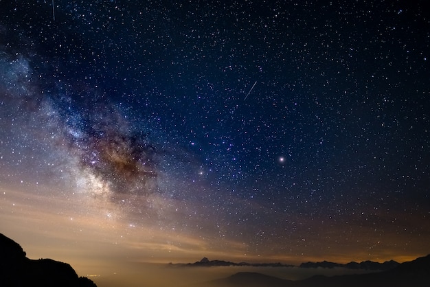 céu estrelado capturado em alta altitude no verão