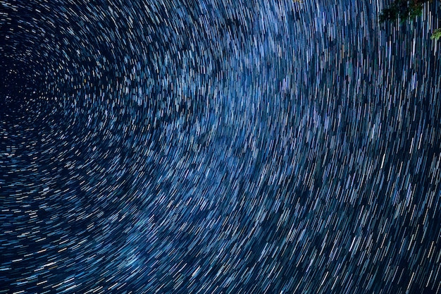 Céu estrelado em longa exposição. Conceito TimeLapse