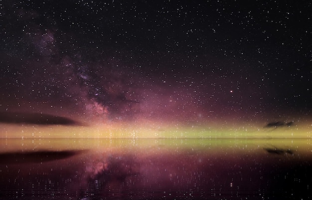 céu estrelado estrela queda nebulosa laranja lilás blu pôr do sol noite de verão nublado paisagem marinha em nuvens dramáticas