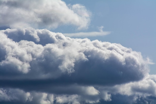 céu grandes nuvens azuis nuvens