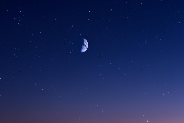 Foto céu noturno com fundo de luz da lua