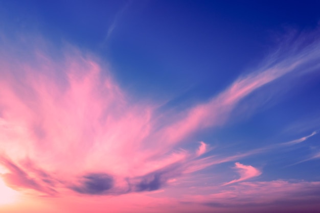 Céu nublado colorido ao pôr do sol Cor gradiente
