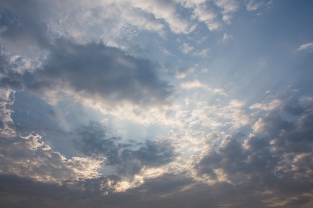 Céu, nuvens, lindas à noite