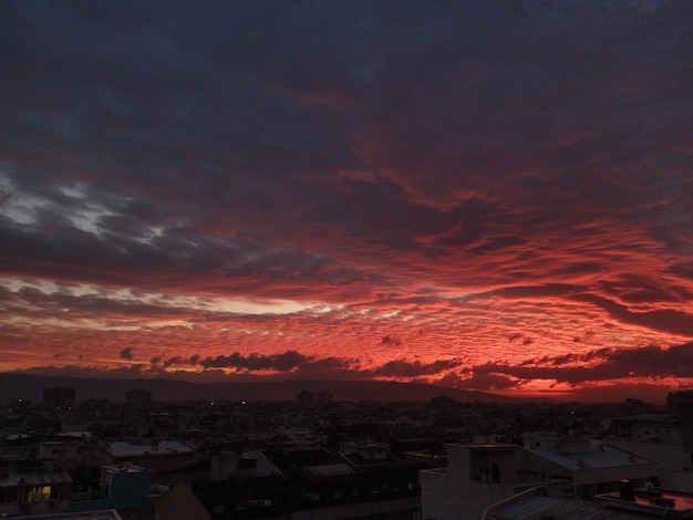 Céu vermelho por do sol