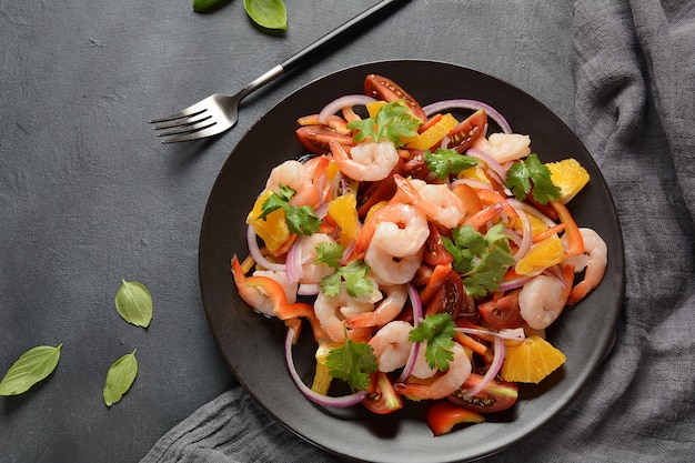 Ceviche de camarón peruano, camarón marinado en naranja y limón.