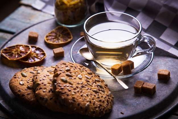 Chá com biscoito