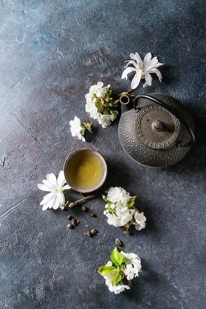 Chá com flores da primavera