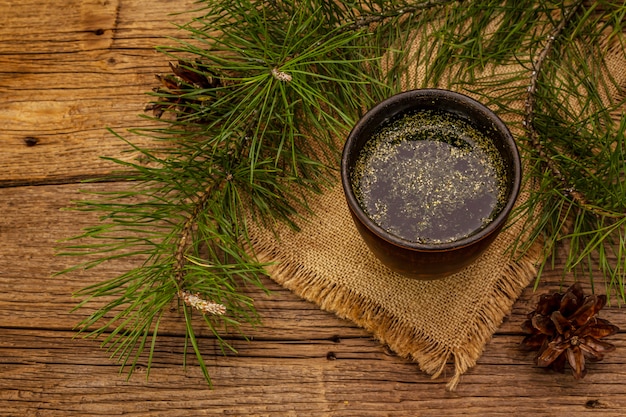 Chá de agulhas de pinheiro, sollip-cha, bebida tradicional coreana. Medicina alternativa, estilo de vida saudável