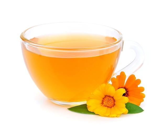 Chá de ervas com flor de calêndula