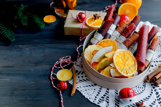 Chá de inverno aquecimento, frutas secas no dia de Natal