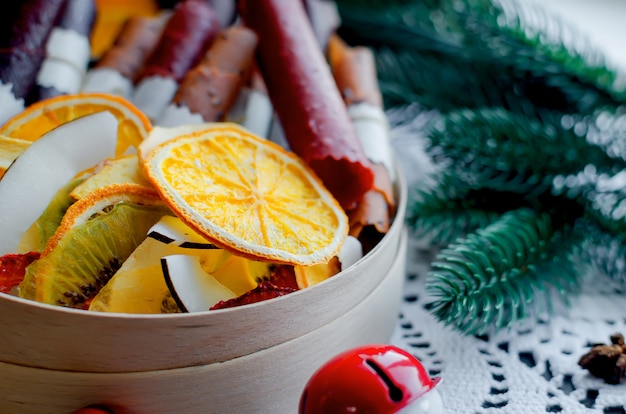 Chá de inverno aquecimento, frutas secas no dia de Natal