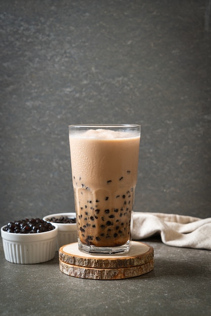 Chá de leite de Taiwan com bolhas, bebida asiática popular