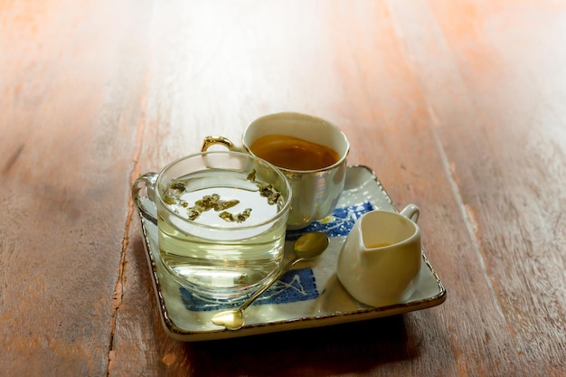 Chá quente de frutas com laranja e canela