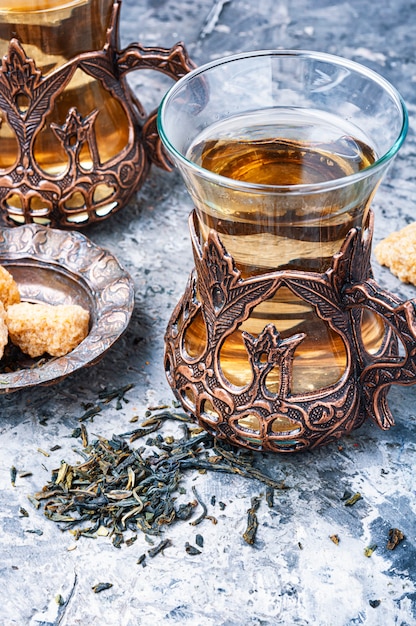 Chá turco em vidro tradicional