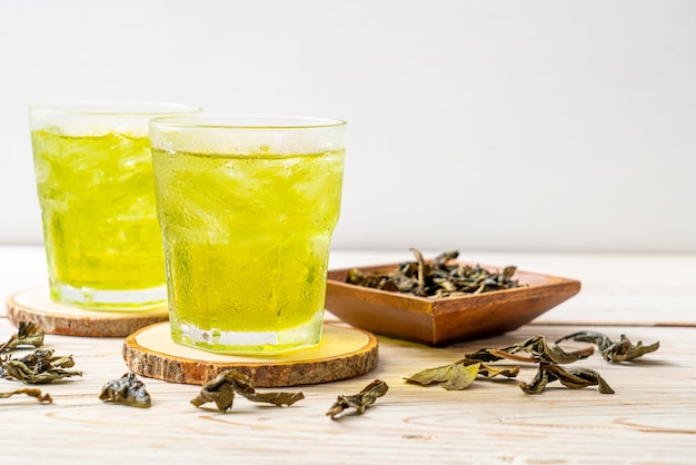 chá verde japonês gelado