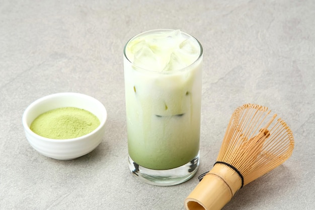 Chá verde japonês Matcha Latte gelado com leite