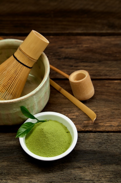 Chá verde Matcha orgânico em uma tigela