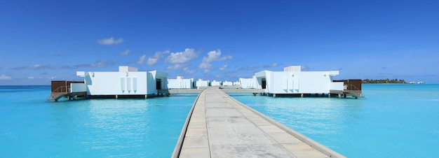 chalés resort na água nas Maldivas