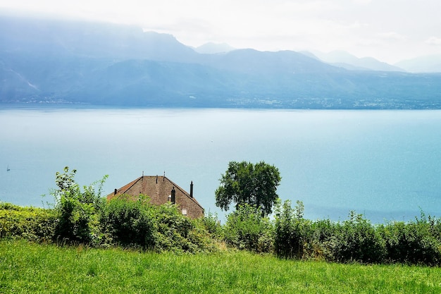 Chalet cerca de la ruta de senderismo Lavaux Vineyard Terraces, el lago de Ginebra y las montañas suizas, Lavaux-Oron, Suiza