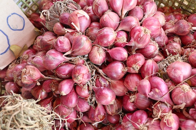 Chalotas no mercado