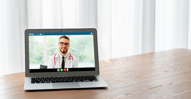 Chamada de vídeo médica on-line pelo aplicativo de software de telemedicina modish