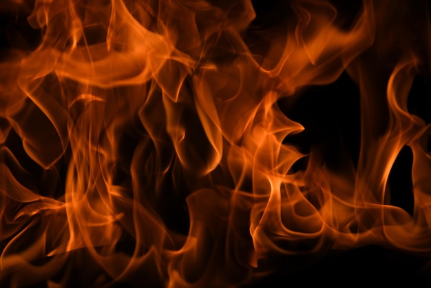 Chamas de chamas de fogo em fundo preto Chama de queimadura de fogo textura abstrata isolada Explosão flamejante com efeito de queima Padrão de arte abstrata de papel de parede de fogo com espaço de cópia