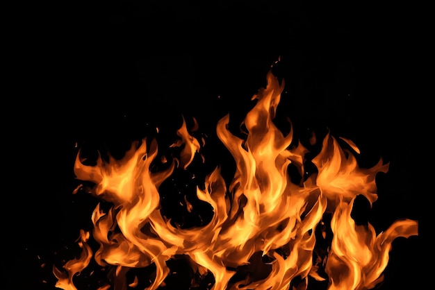 Chamas de fogo ardentes realistas fundo partículas ardentes provocam efeito de explosão