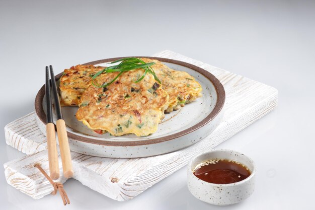 Chamchijeon ou Pajeon ou panqueca de atum coreana.