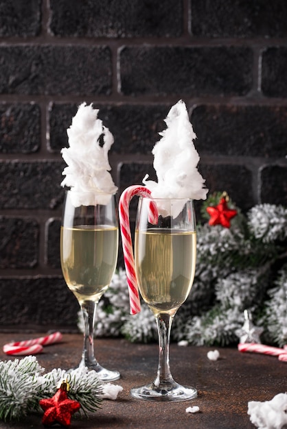 Champagner oder Prosecco mit Zuckerwatte