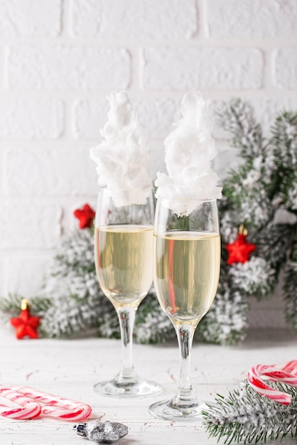 Champagner oder Prosecco mit Zuckerwatte