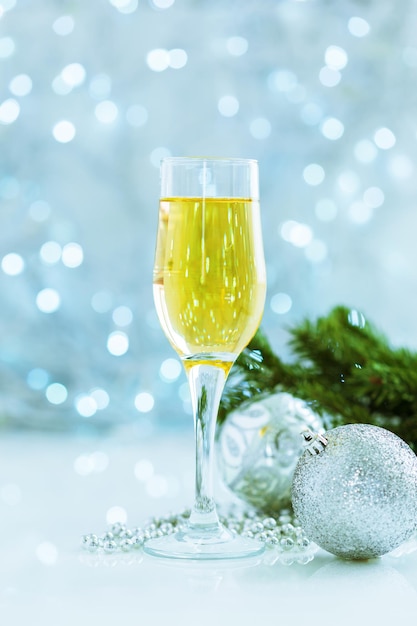 Champagner zur Weihnachtsfeier