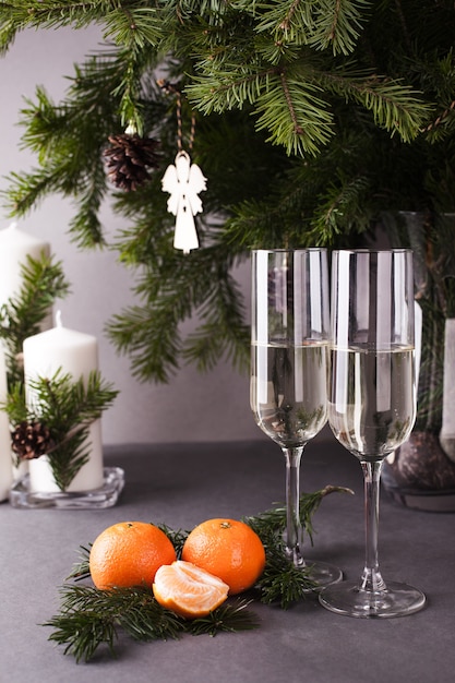 Champanhe e decoração de natal