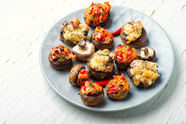 Champiñones rellenos de verduras