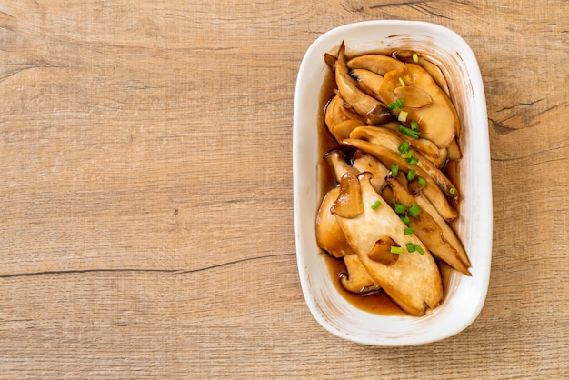 Champiñones salteados en salsa de ostras