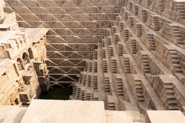 Chand Baori Stepwell im Dorf Abhaneri in der Nähe von Jaipur Indien gelegen.