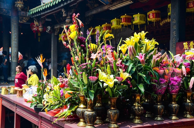 Changhua Lukang Taiwán MAR 25 2018Ofrendas de mesa del templo