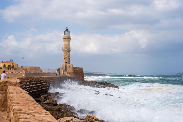 Chania con su antiguo puerto y el famoso faro Creta Grecia