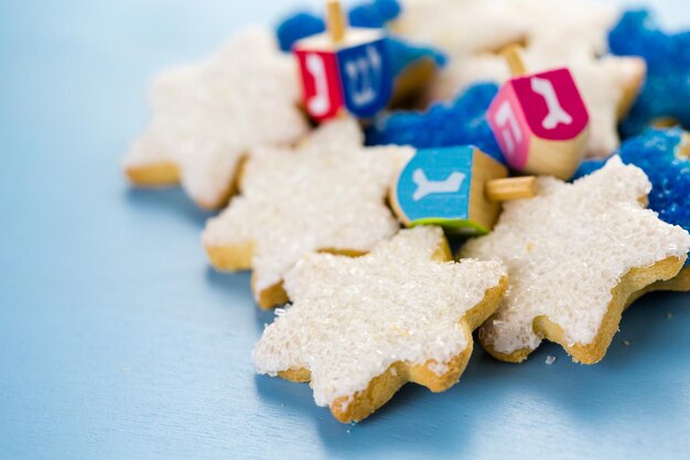 Chanukka weiße und blaue Sterne handgefrostete Zuckerkekse,