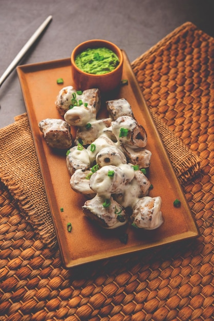 Chap vegetariano de soja malai elaborado con chaap de soja con salsa cremosa blanca