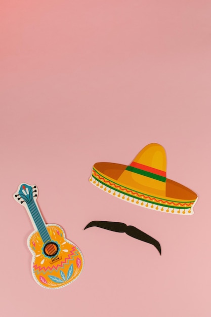 Chapéu de bigode e guitarra para Cinco De Mayo Desenho Cinco de Mayo com espaço aberto para o seu texto