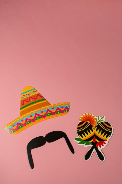 Chapéu de bigode e maracas para Cinco De Mayo Desenho Cinco De May com espaço aberto para o seu texto